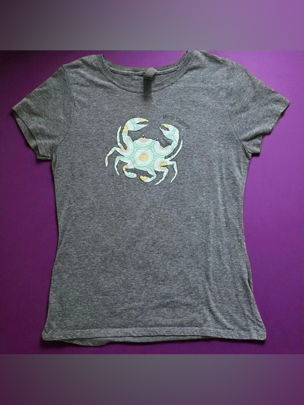 ⚓️Women's Gray Short Sleeve Tee with Aqua & Pale Yellow Crab Graphic